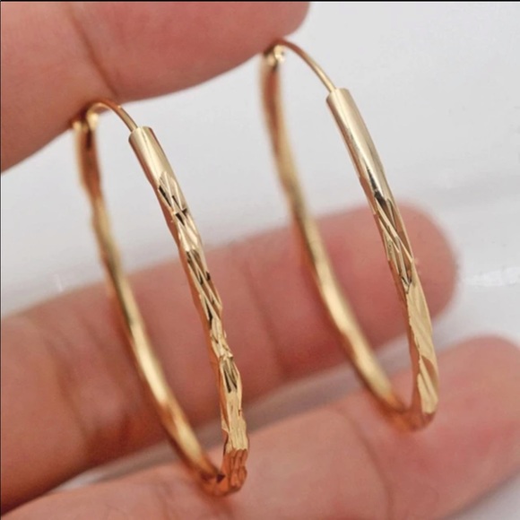 New Dazzling 18k Gold Plated Hoop Earrings - Picture 1 of 7